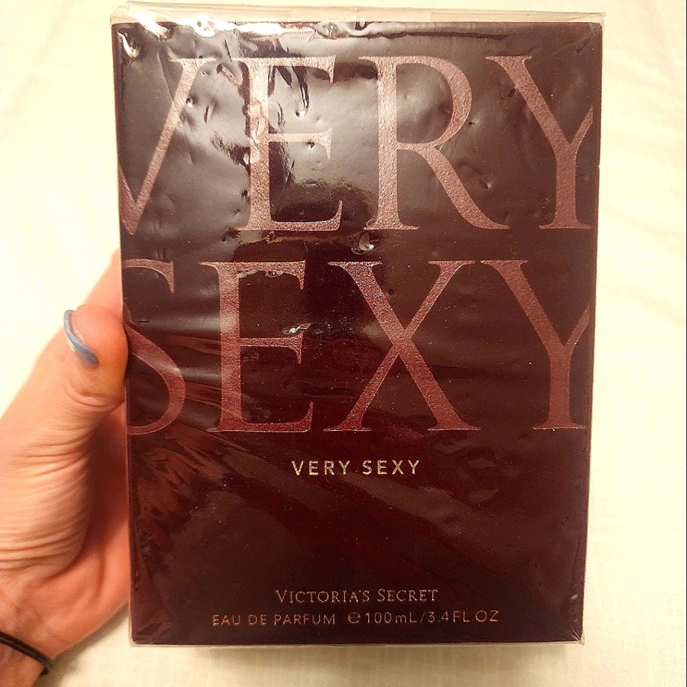Victoria's Secret Very Sexy perfume